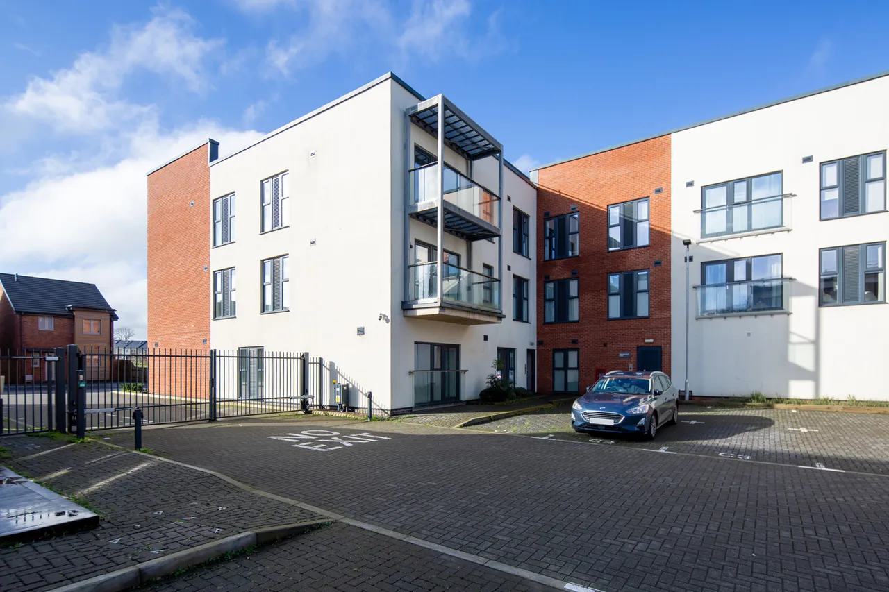 Graven Hill Road, Ambrosden, photo 16