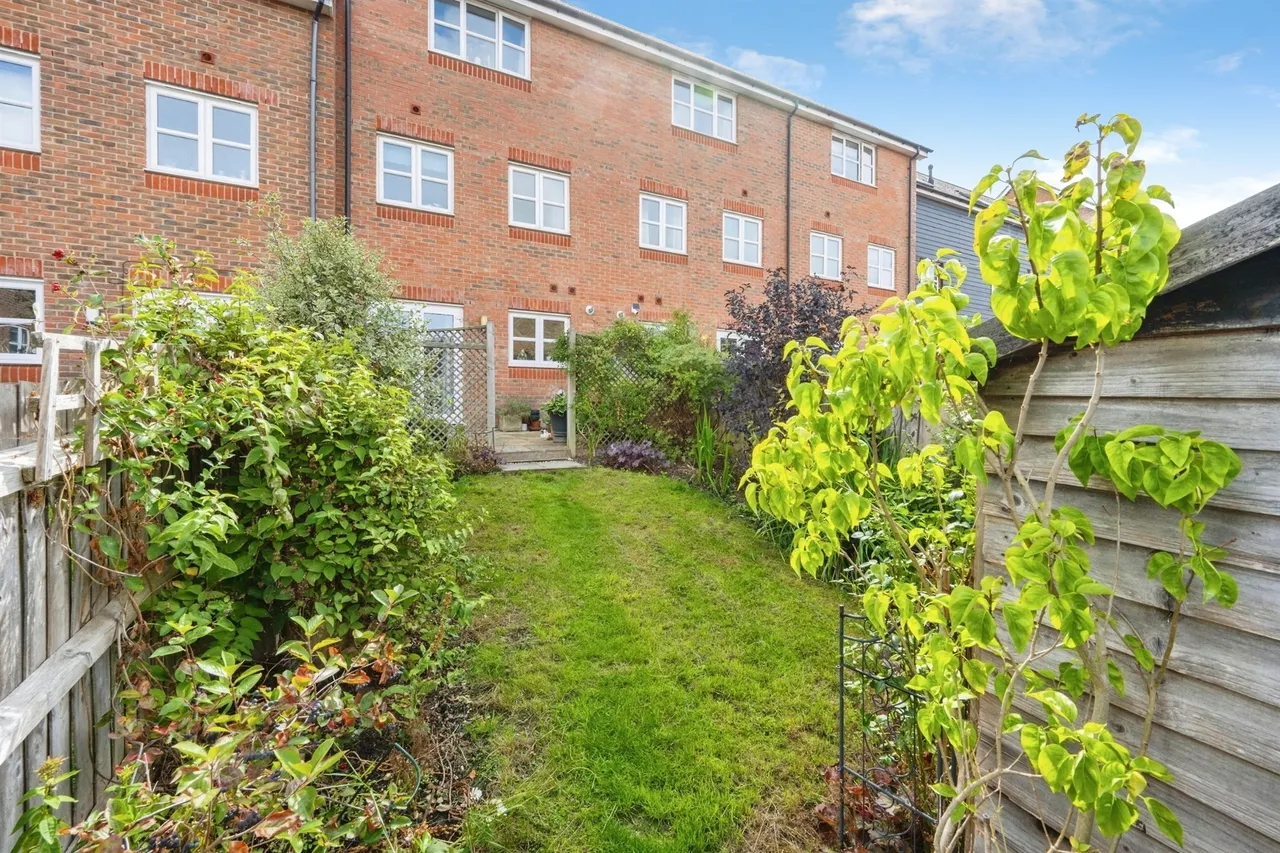 Stadium Approach, Aylesbury, HP21, photo 23