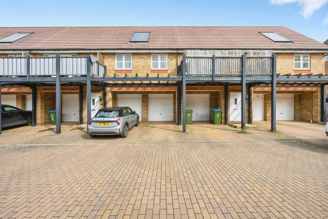 Stadium Approach, Aylesbury, HP21, photo 24