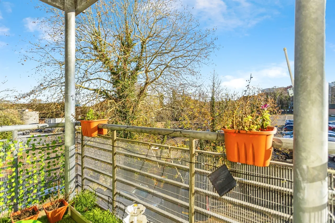 Harlands Road, Haywards Heath, photo 2