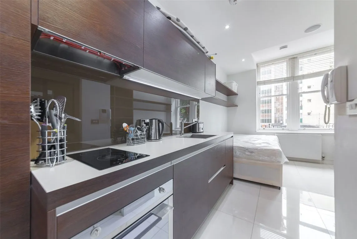 flat to rent — Albany House, London