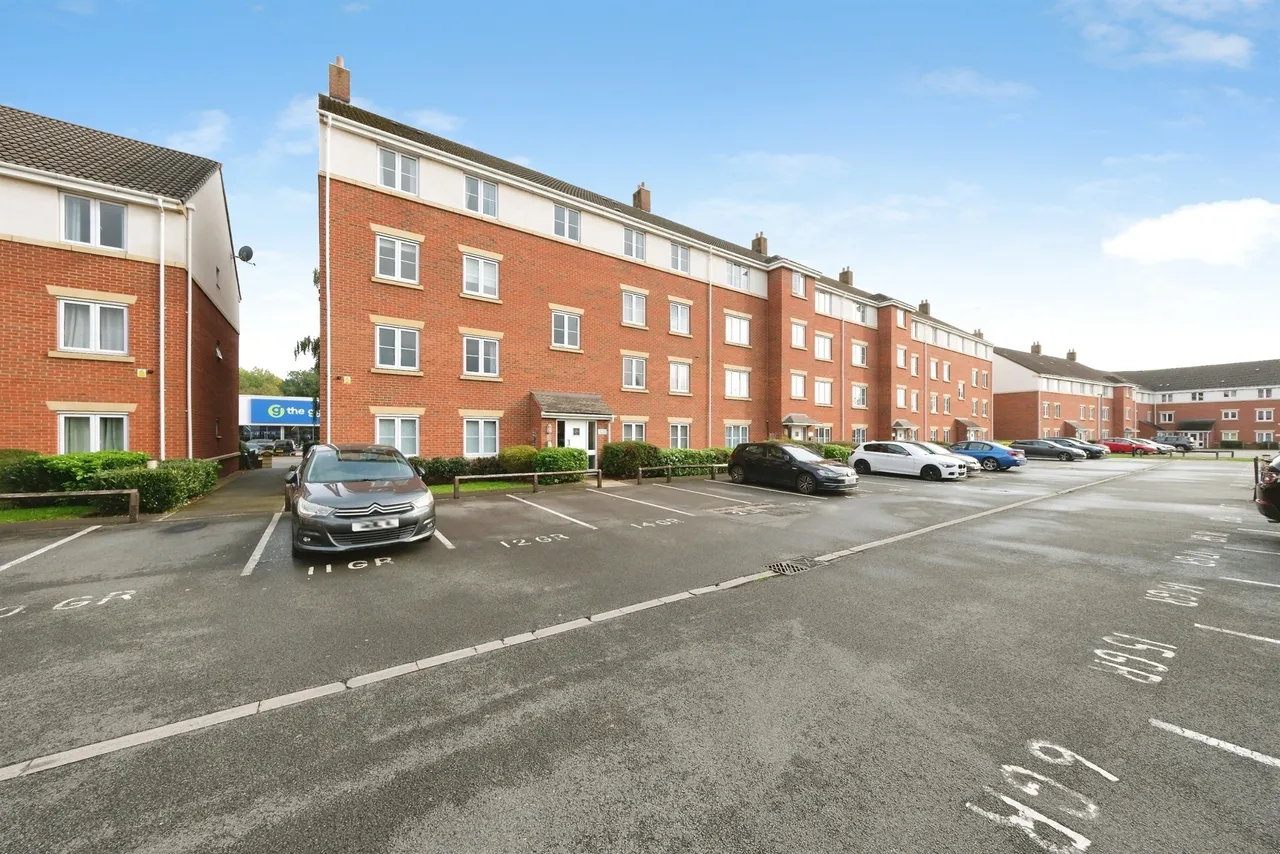 2 bed flat for sale, Archdale Close, Chesterfield, S40