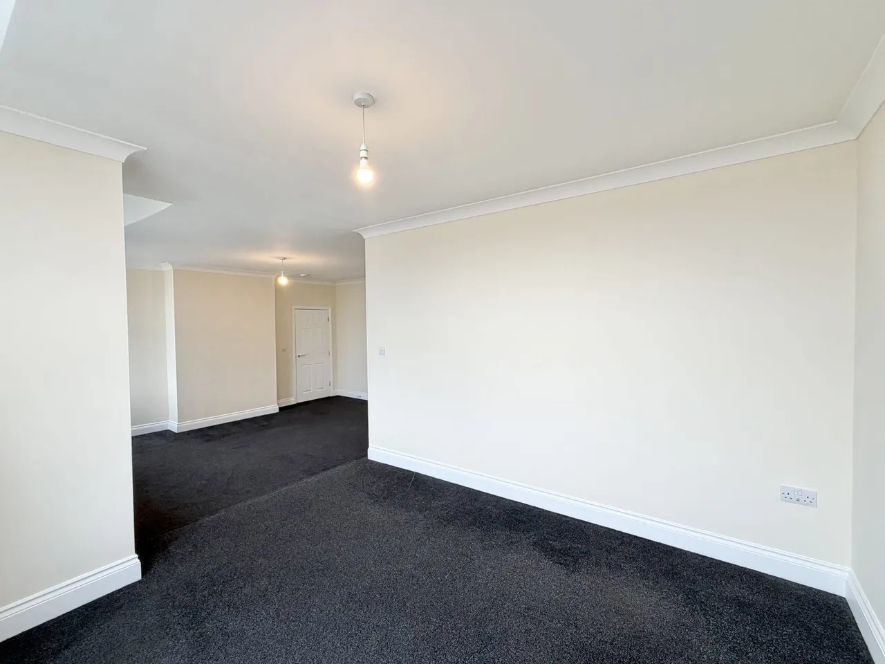 High Street, Rushden, NN10, photo 8
