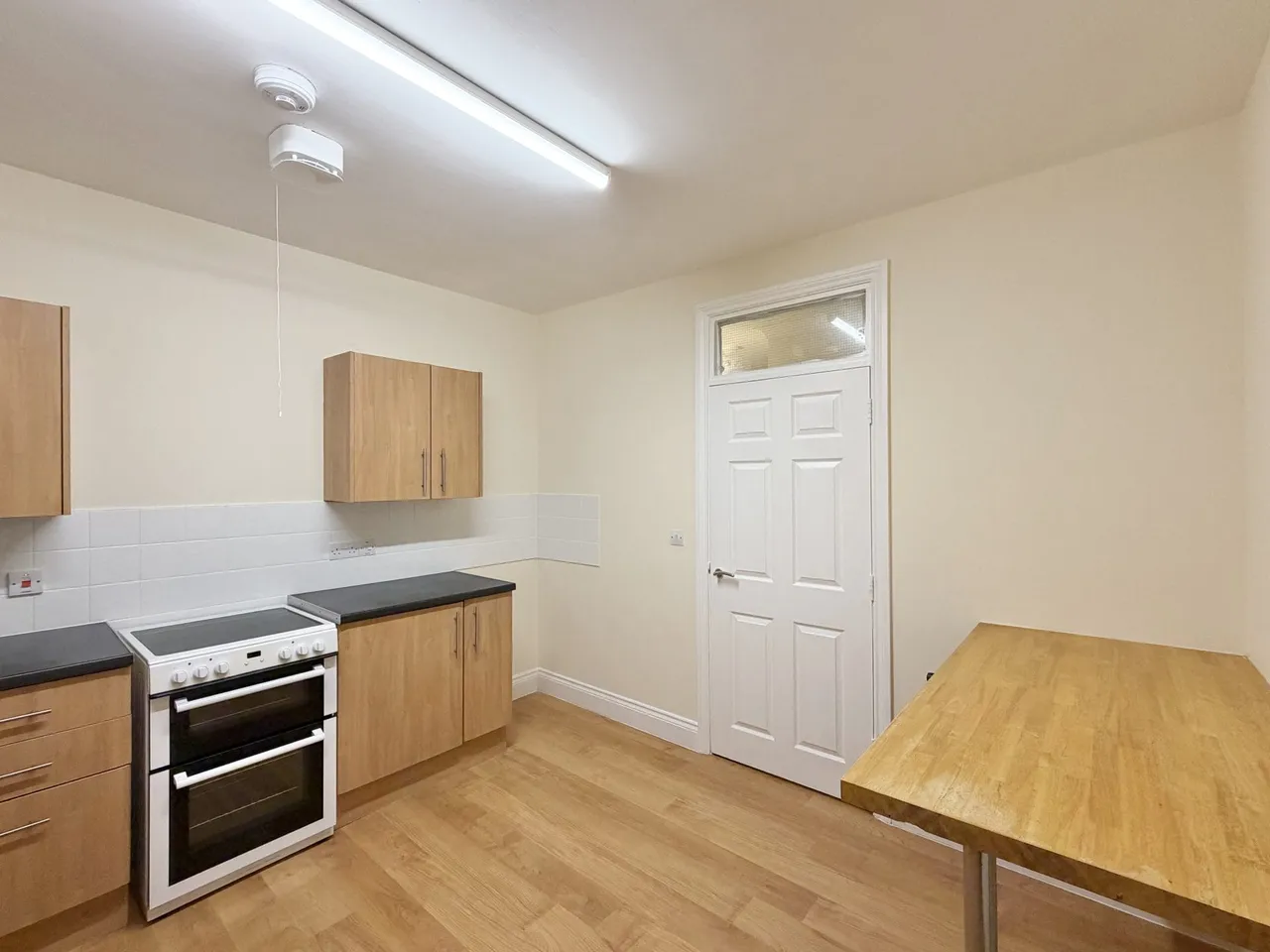 High Street, Rushden, NN10, photo 3