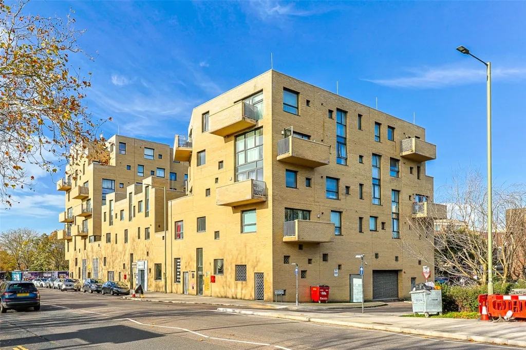 2 bed flat for sale, Heath Parade, Colindale, NW9