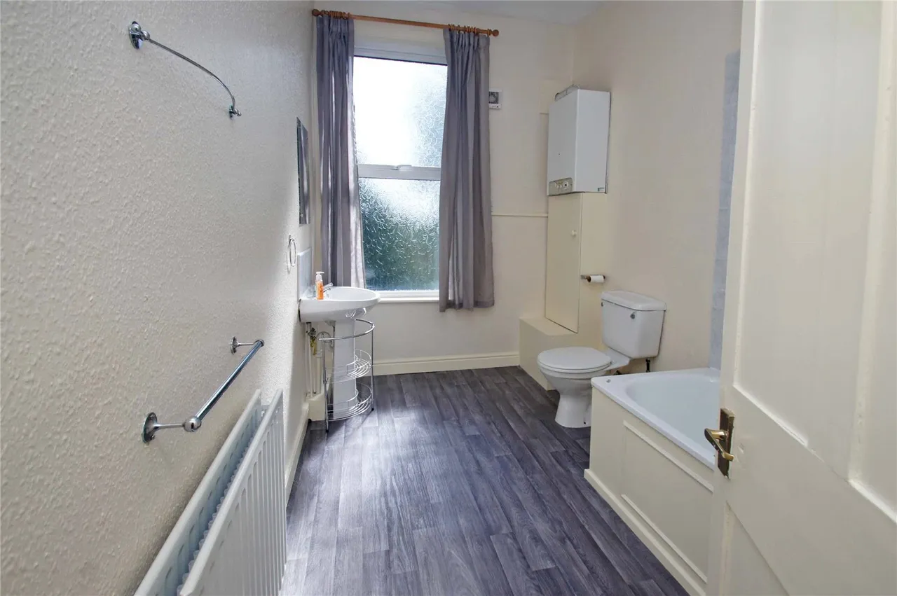 Moorland Road, Hyde Park, LS6, photo 41