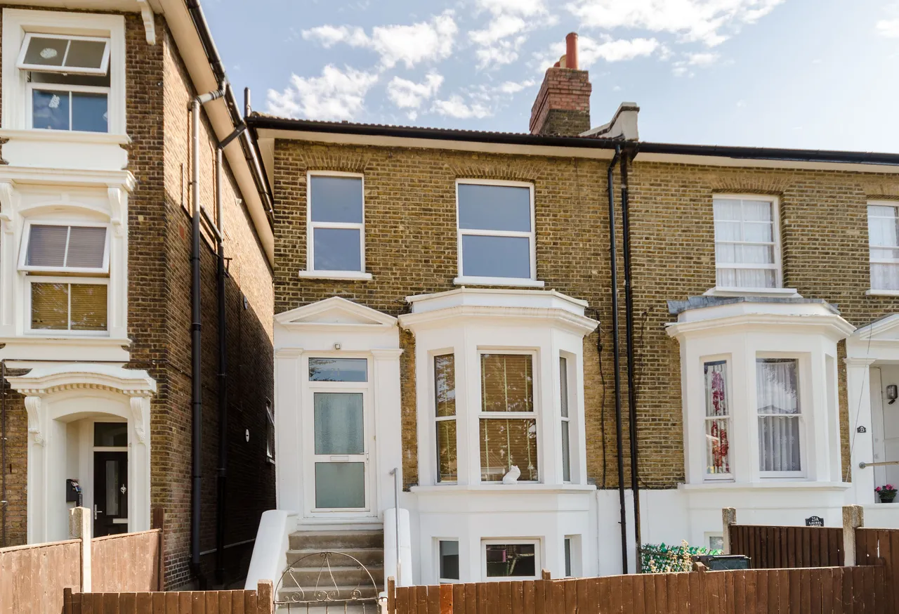 1 bed flat to rent — 21a Laurel Grove, London