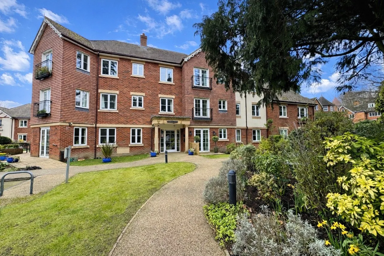 1 bed flat for sale — Branksomewood Road, Fleet, Hampshire, GU51 4JT