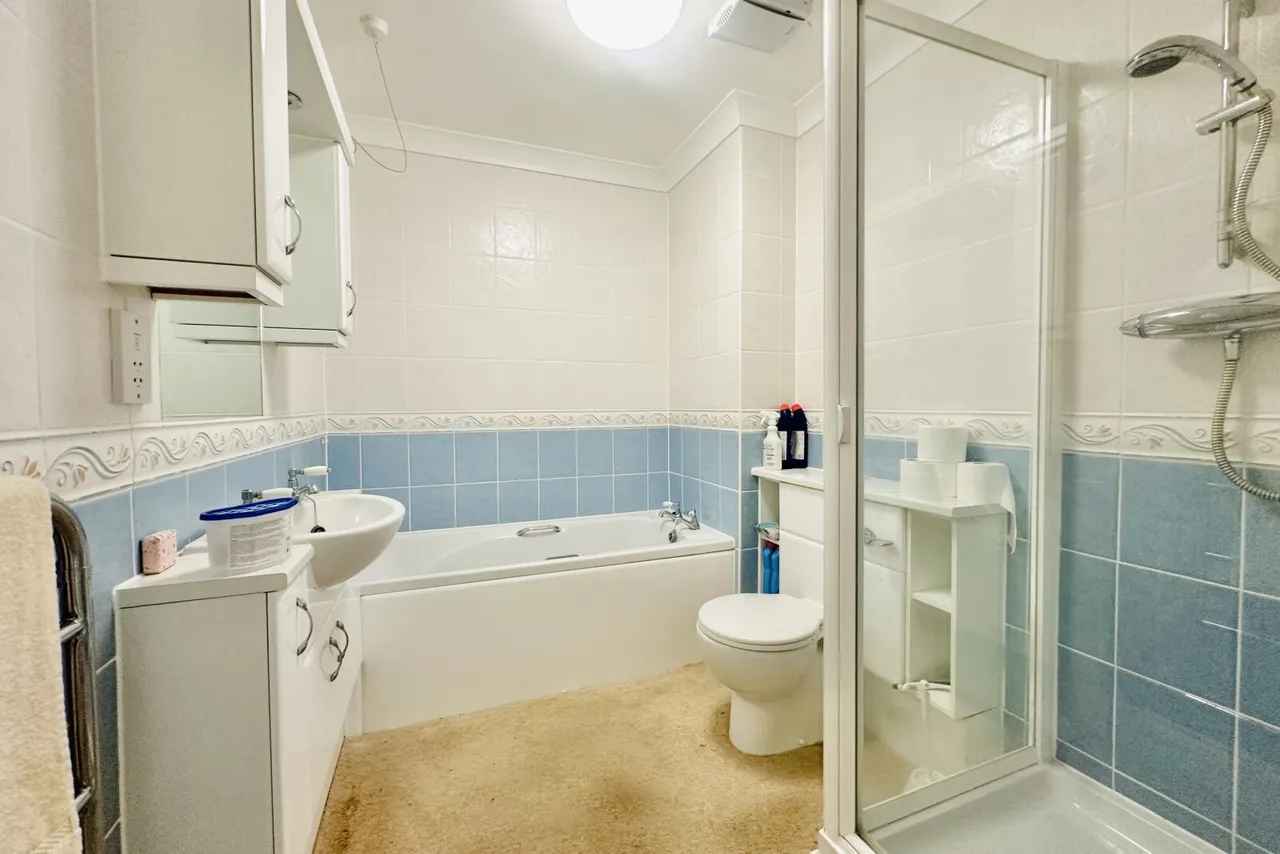 Branksomewood Road, Fleet, Hampshire, GU51 4JT, photo 5
