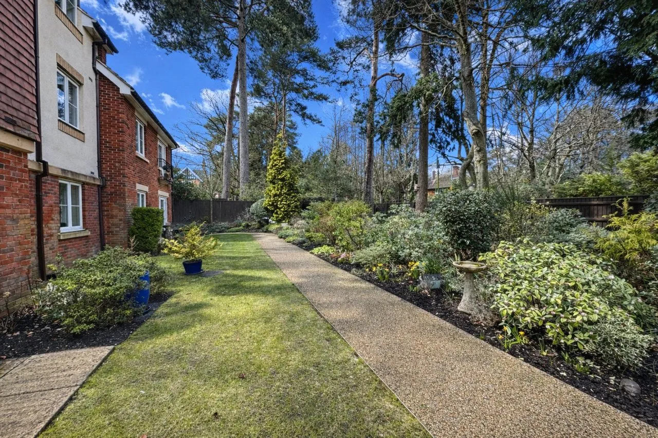 Branksomewood Road, Fleet, Hampshire, GU51 4JT, photo 7