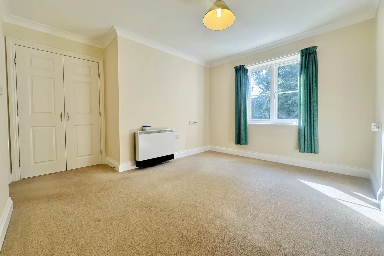 Branksomewood Road, Fleet, Hampshire, GU51 4JT, photo 4