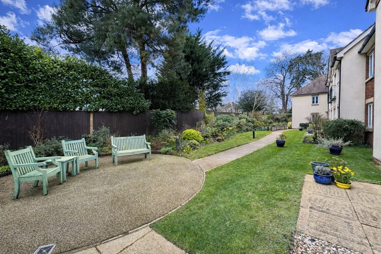 Branksomewood Road, Fleet, Hampshire, GU51 4JT, photo 6