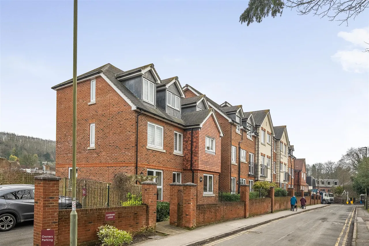 2 bed flat for sale, Stafford Road, Caterham, CR3