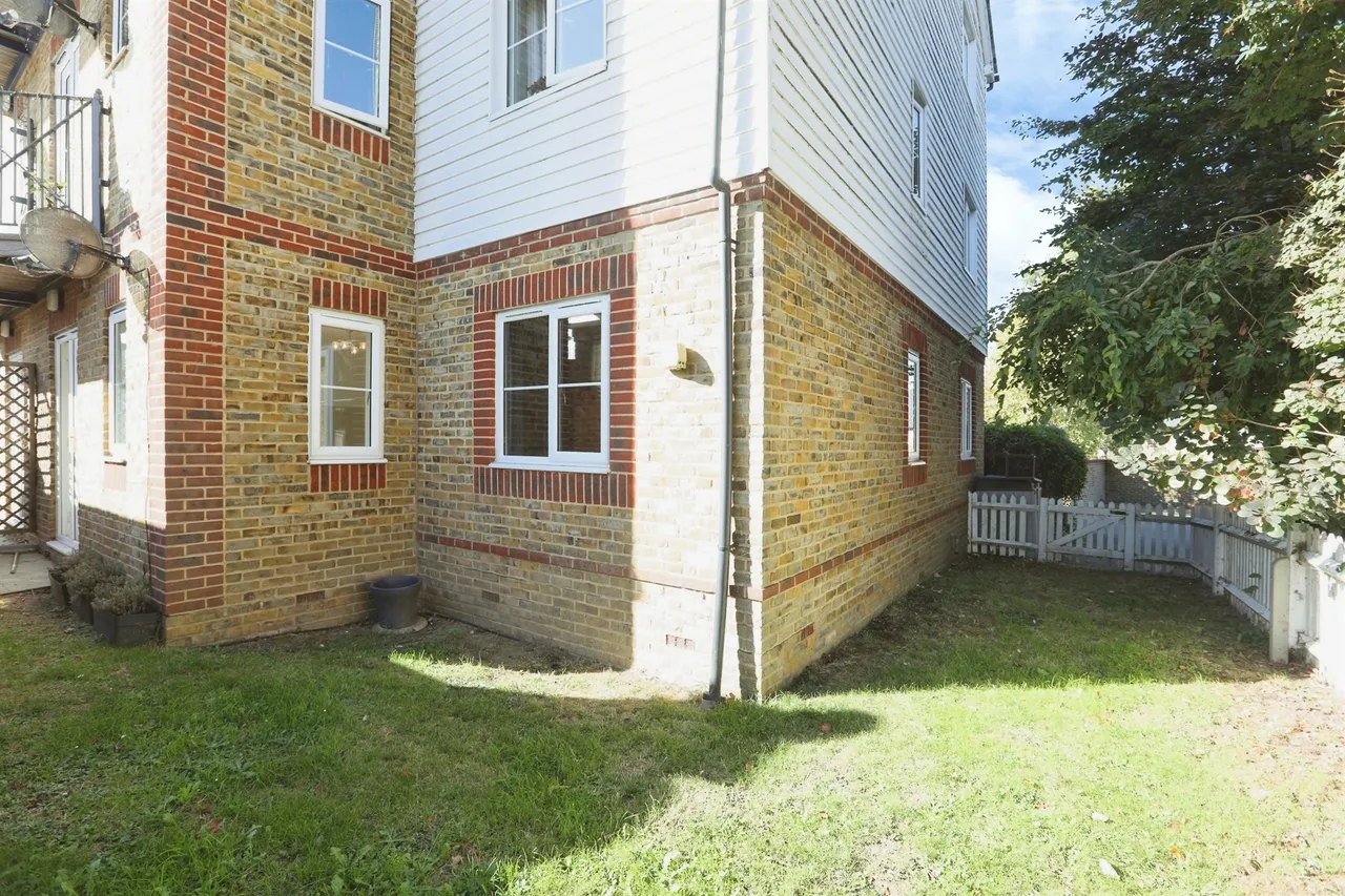Mansfield Drive, Iwade, ME9, photo 13