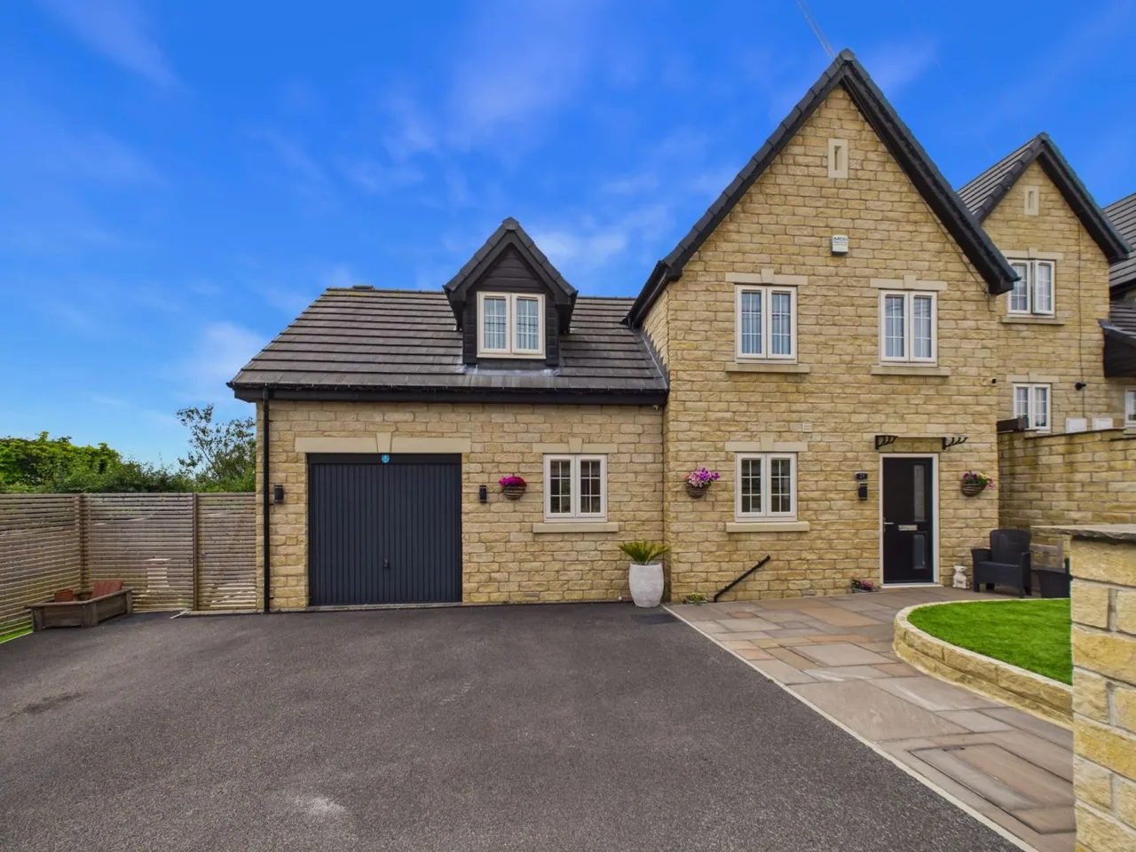 Moat Hill Farm Drive, Birstall, WF17, photo 32