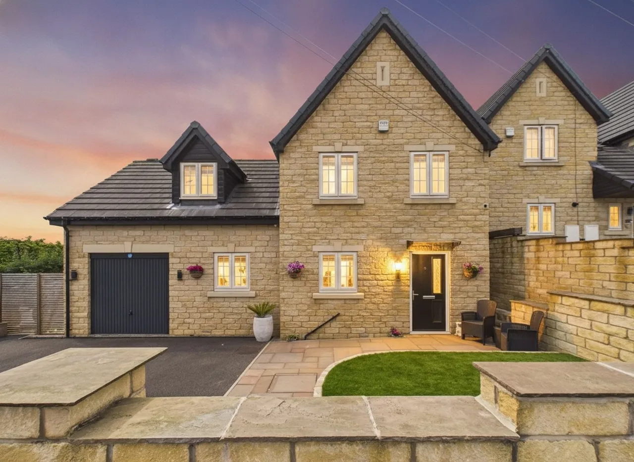 Moat Hill Farm Drive, Birstall, WF17, photo 31