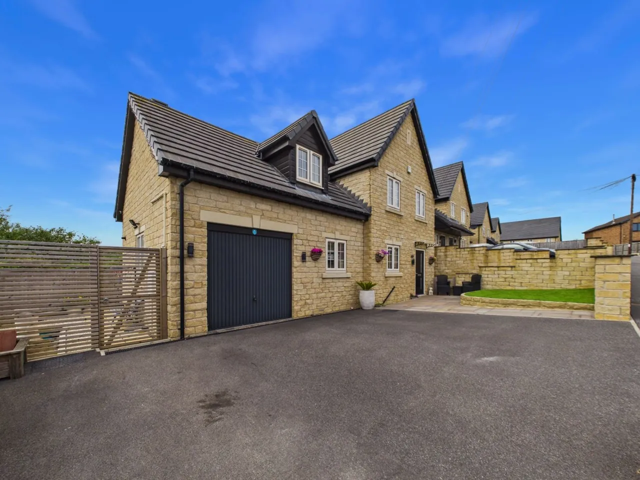 3 bed house for sale, Moat Hill Farm Drive, Birstall, WF17
