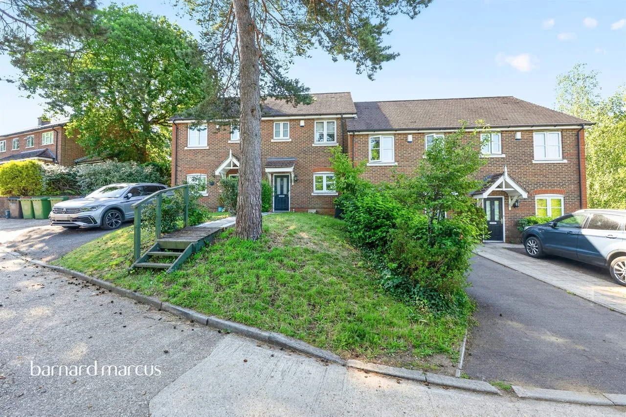 3 bed house for sale — Broome Cottages, Dorking