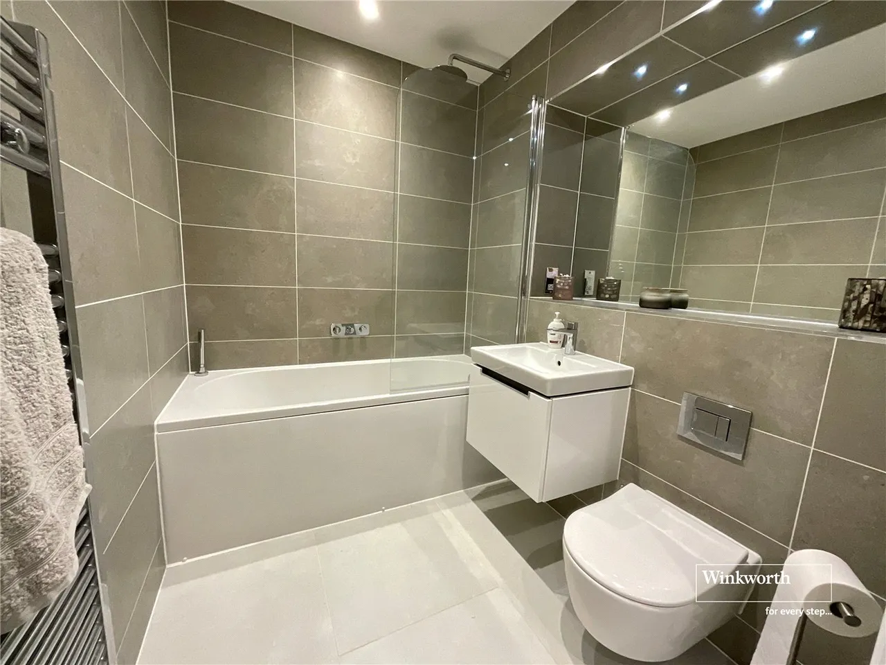 Needles Watch, 6 Wharncliffe Gardens, Highcliffe-On-Sea, Dorset, BH23, photo 6