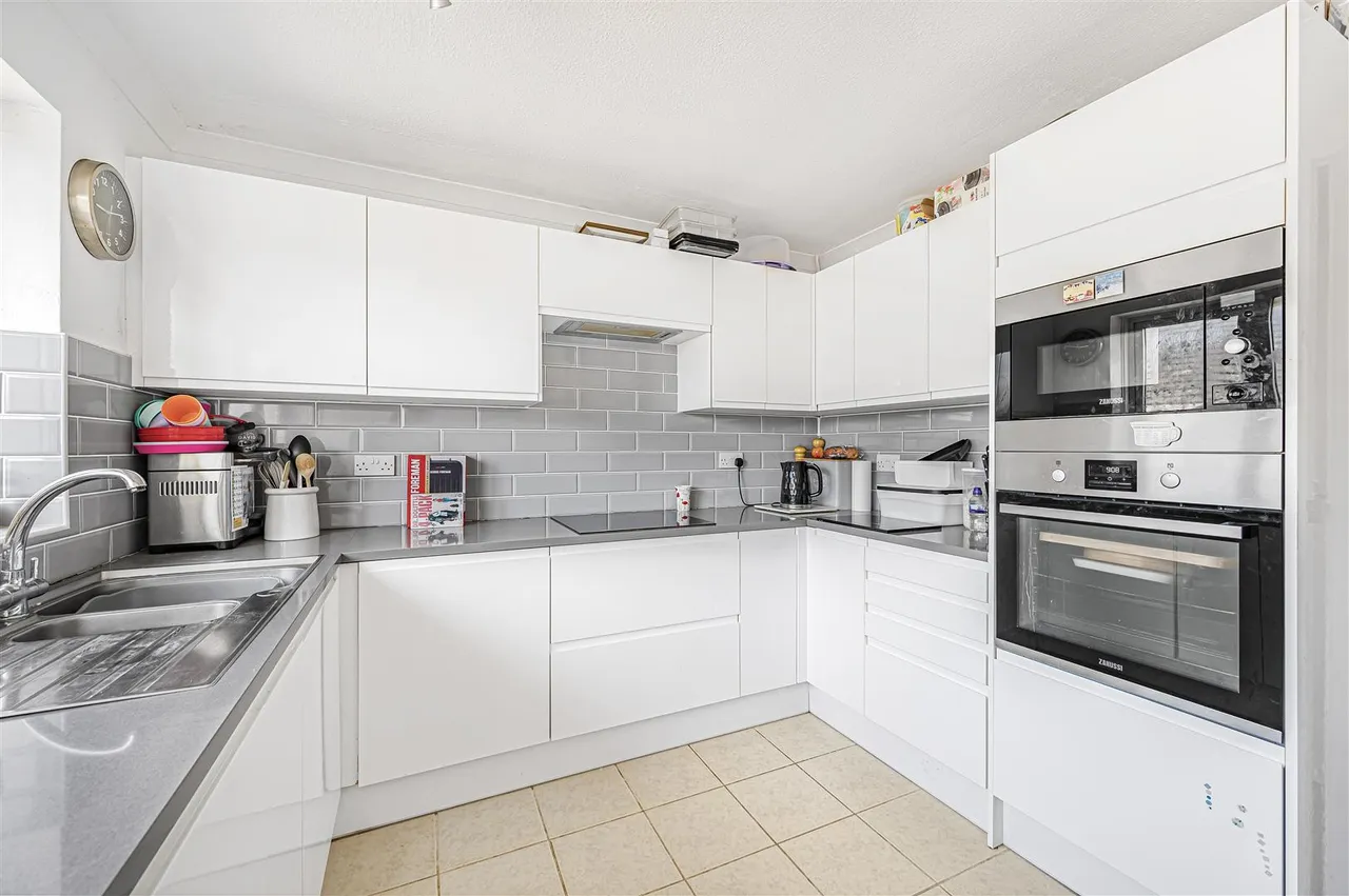 Southview Road, Peacehaven, photo 3