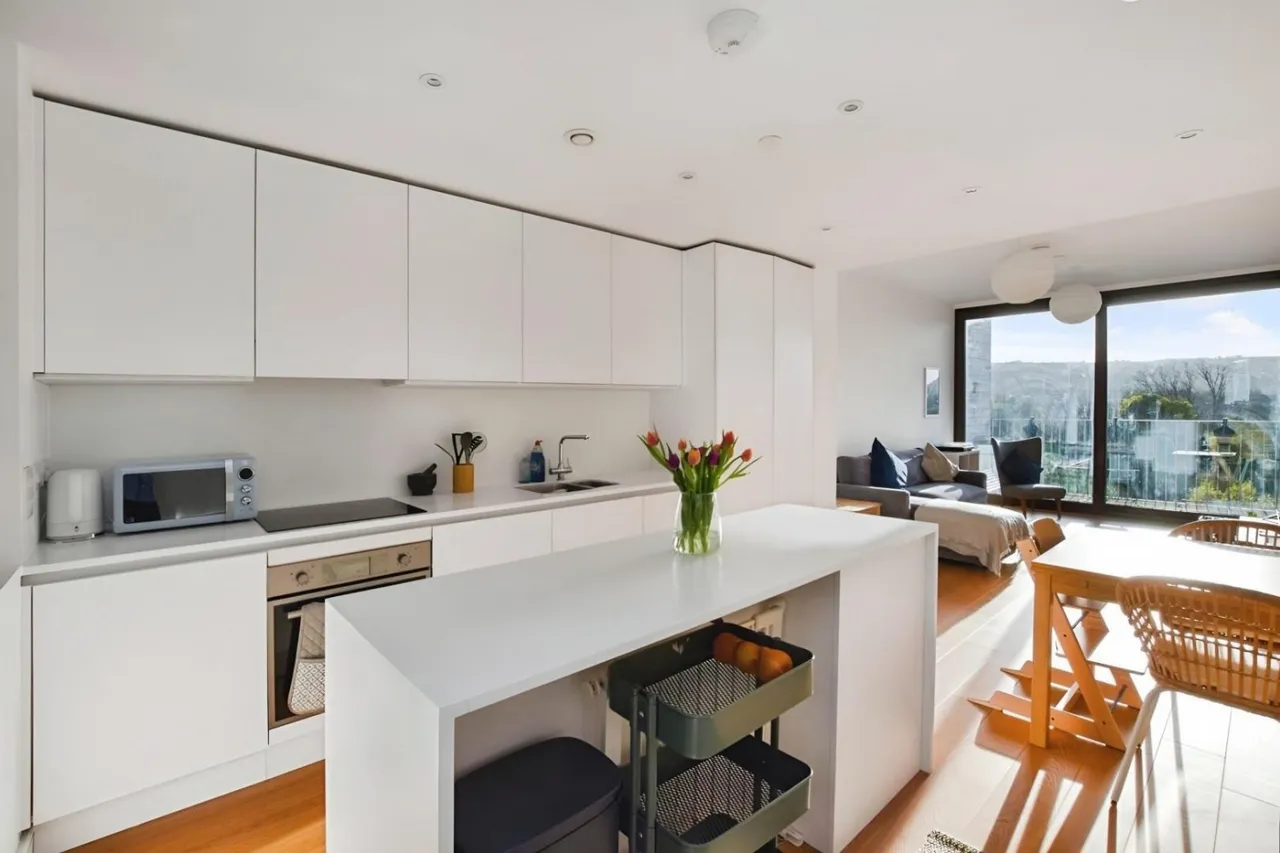 2 bed flat for sale, Lake Shore Drive, Bristol, BS13