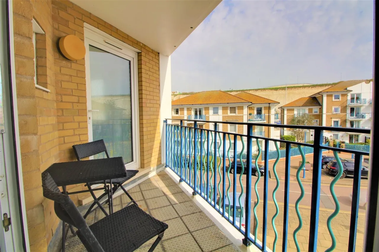 2 bed flat for sale, Sovereign Court, Brighton Marina, BN2