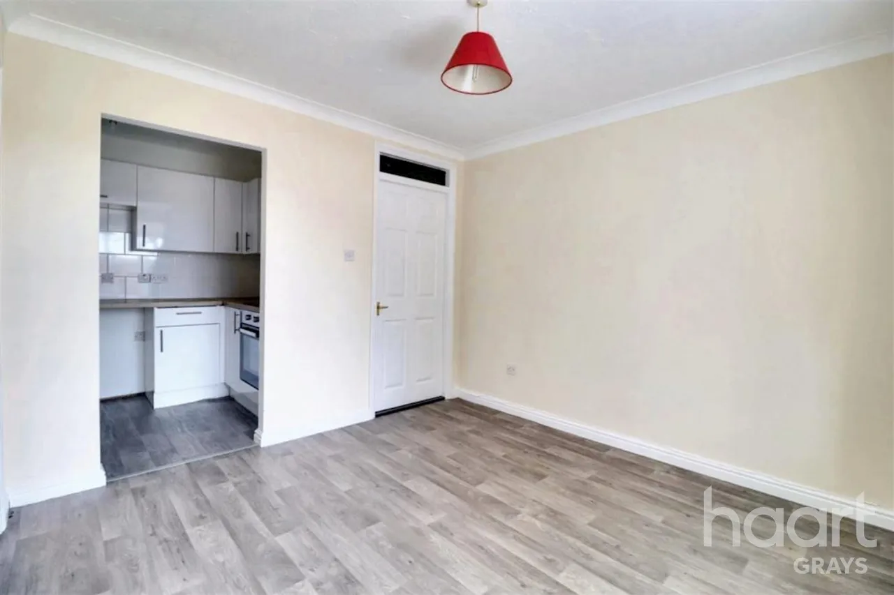 Chalk Court, RM17, photo 2