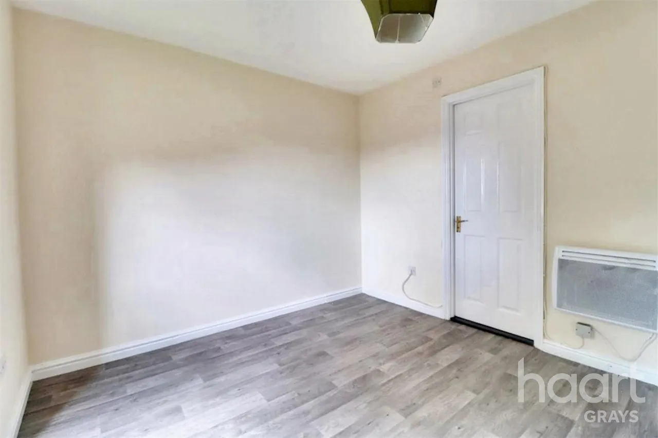 Chalk Court, RM17, photo 9