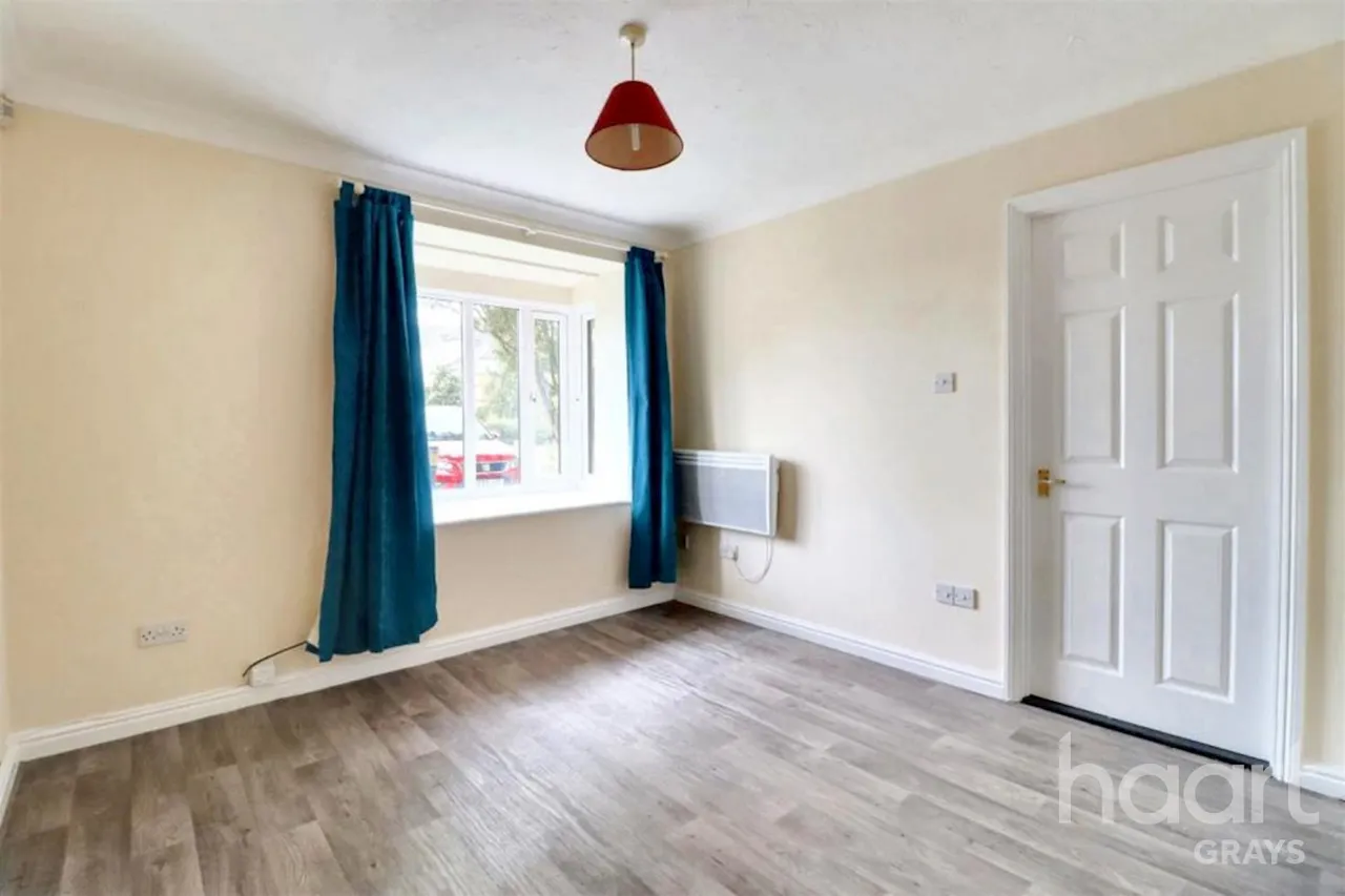 Chalk Court, RM17, photo 4