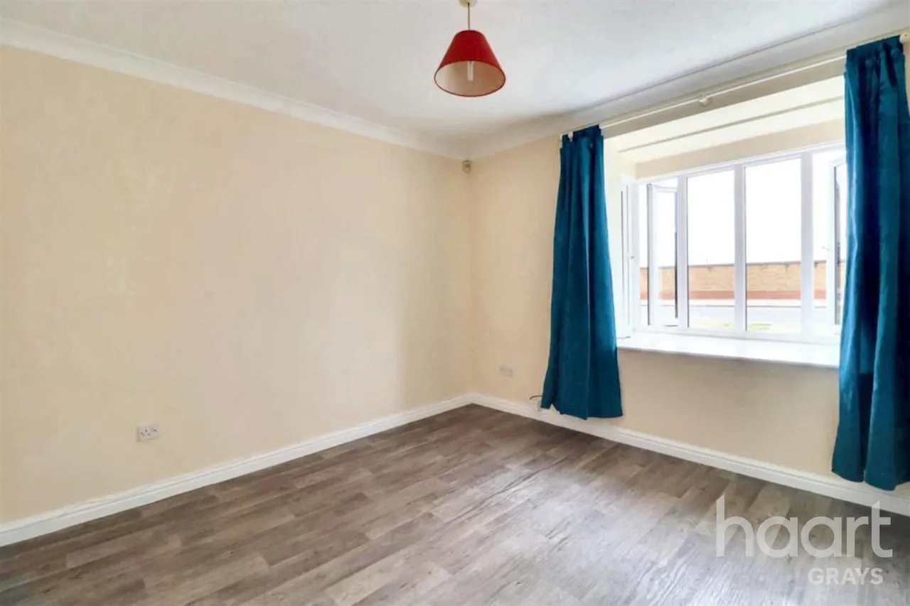 Chalk Court, RM17, photo 3