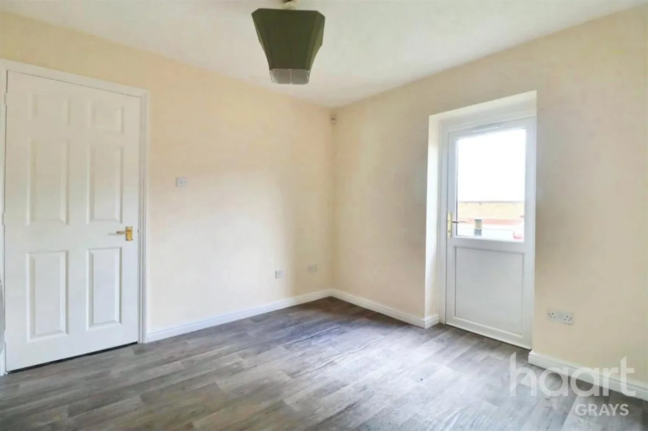 Chalk Court, RM17, photo 8