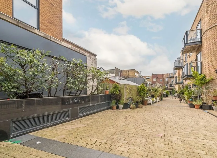 Old Post Office Walk, Surbiton, KT6, photo 6
