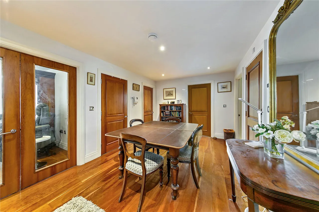 Strand Drive, TW9, photo 5