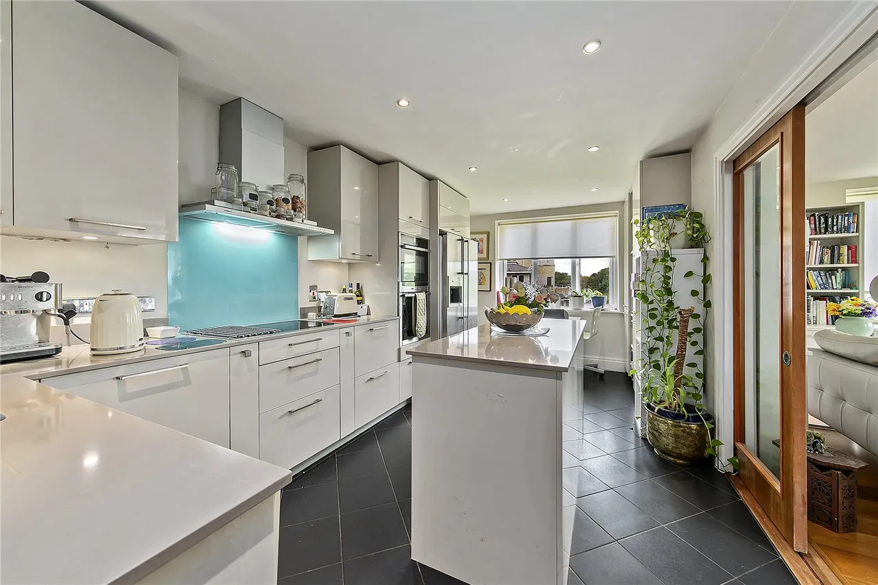 Strand Drive, TW9, photo 6