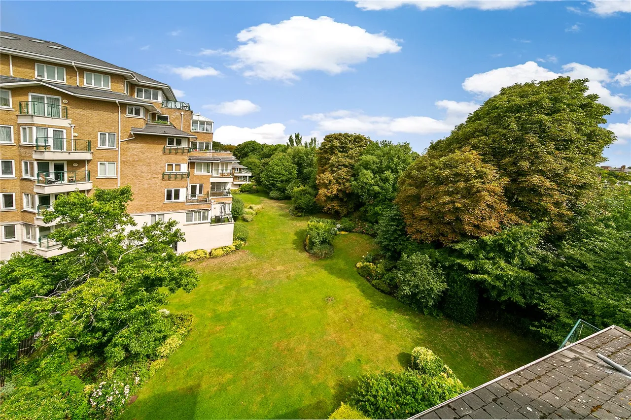 Strand Drive, TW9, photo 11