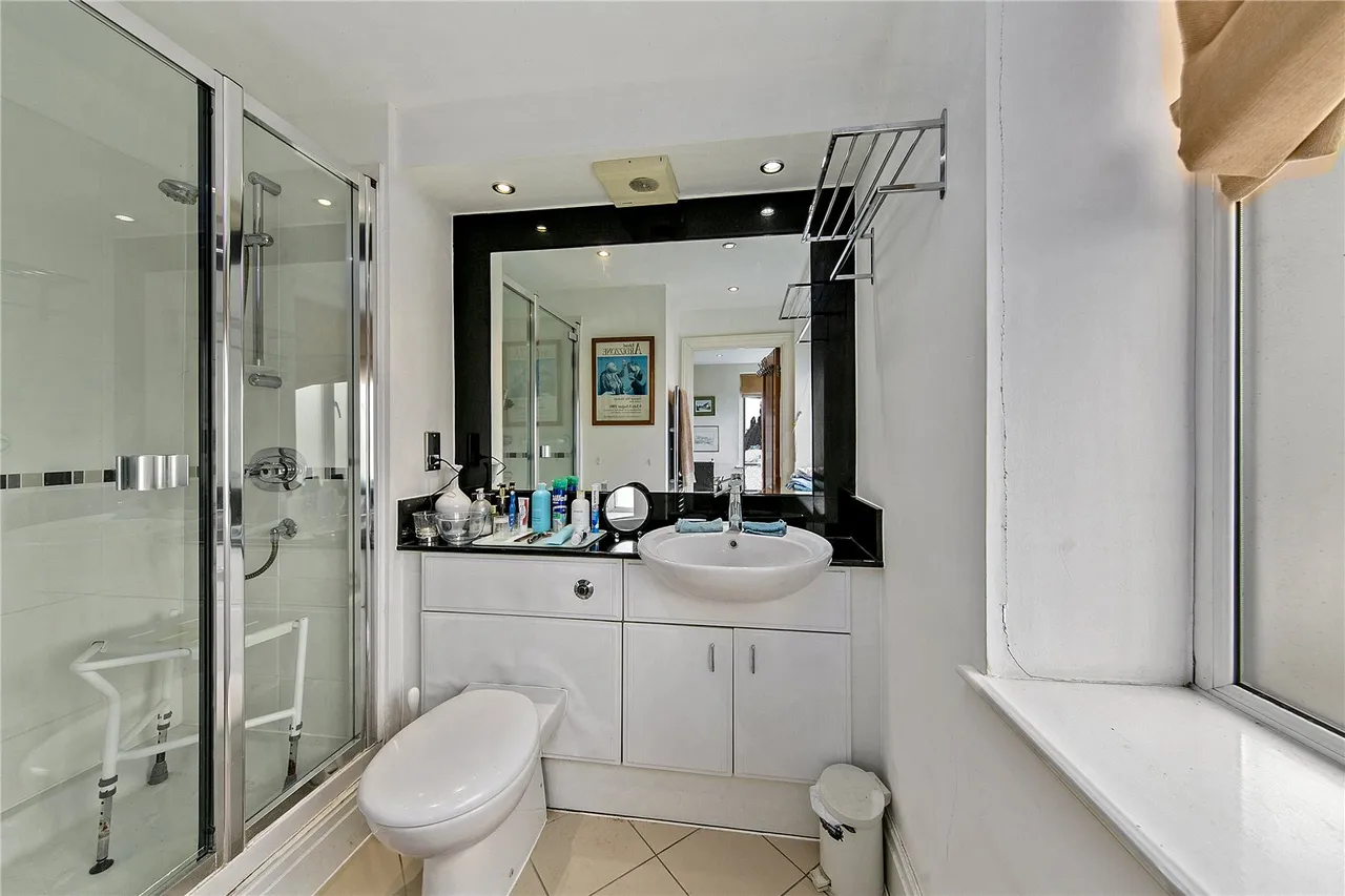 Strand Drive, TW9, photo 10