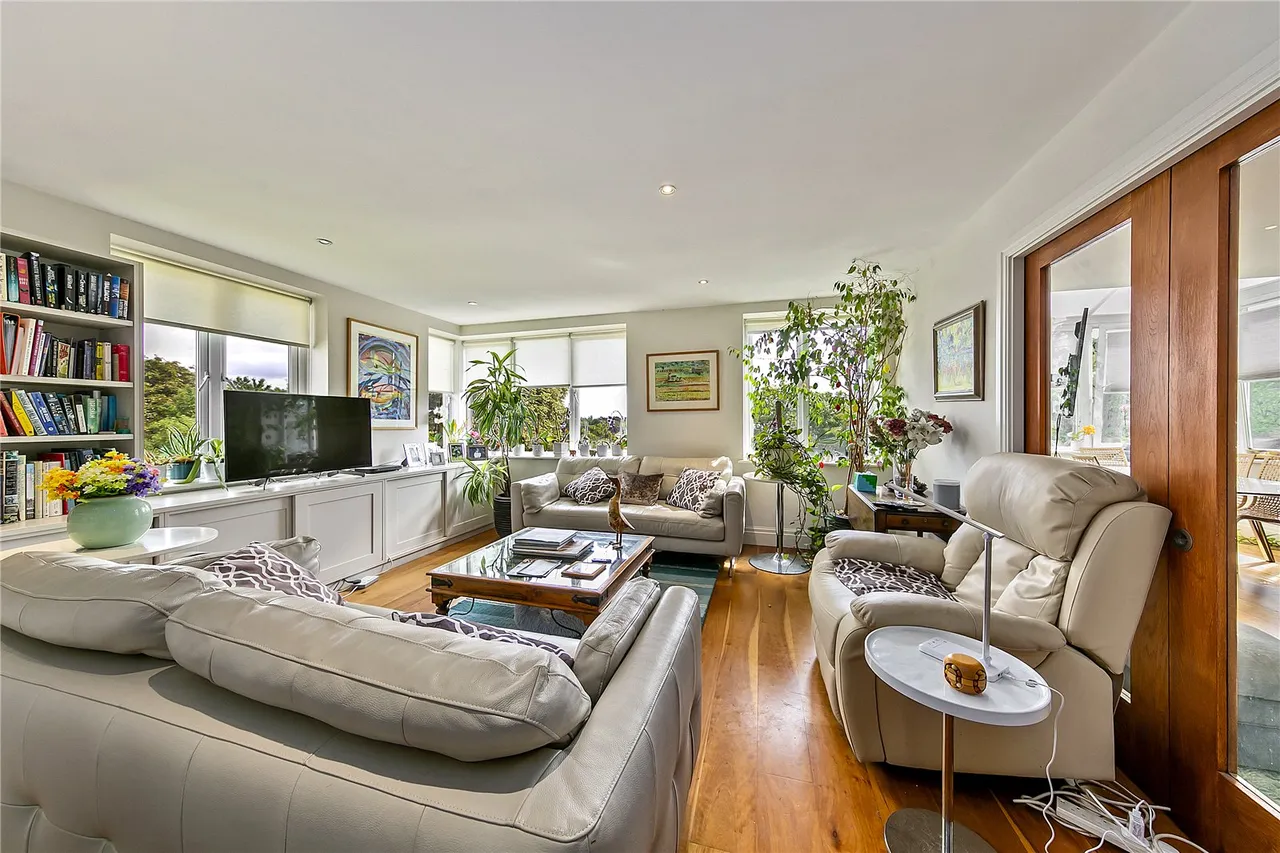 Strand Drive, TW9, photo 2