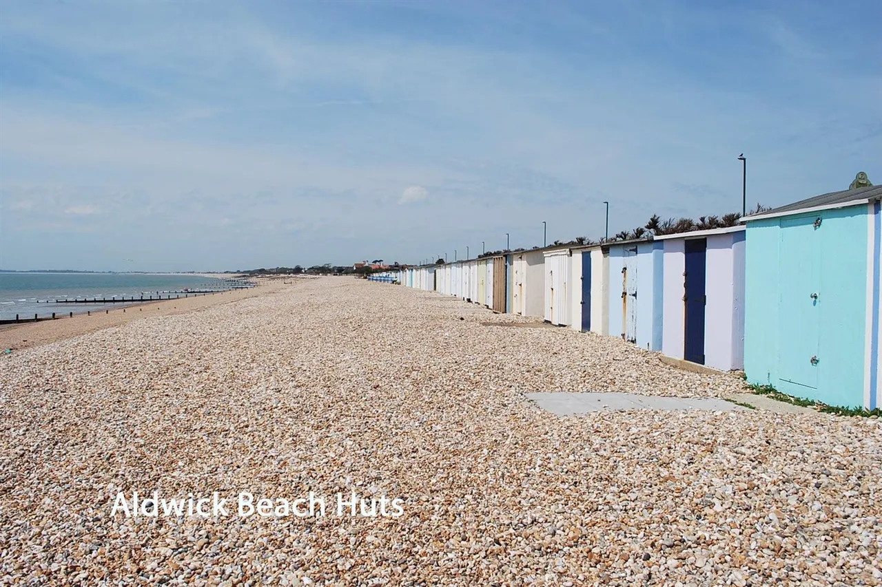 Elfin Grove, Bognor Regis, PO21, photo 32