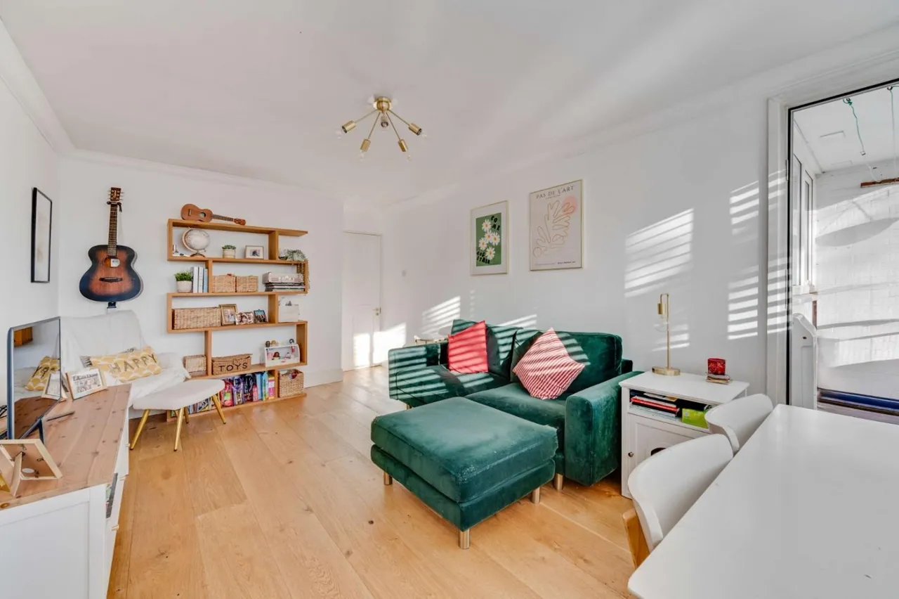 2 bed flat for sale — Clement Close, Queens Park, London, NW6
