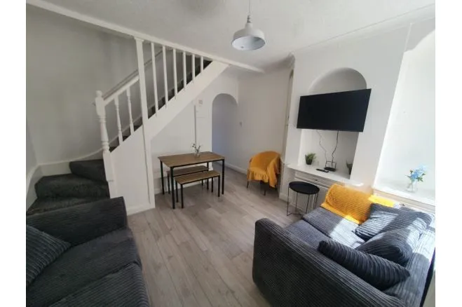 2 bed house for sale, Northborough Road, London, SW16