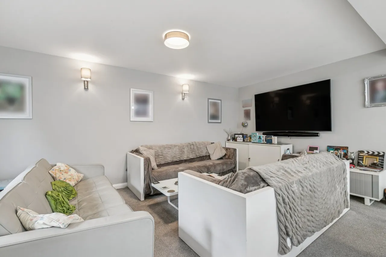 Baldock Road, SG6, photo 6