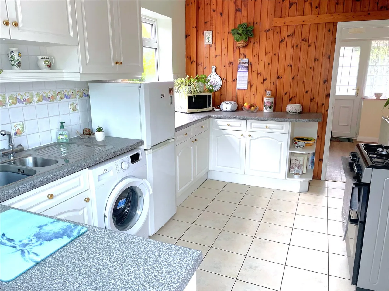 Heathcote Drive, East Grinstead, RH19, photo 4
