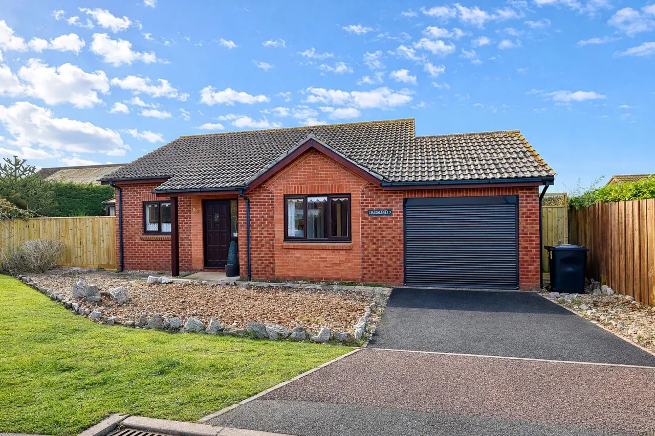 2 bed house for sale, Anchorage Close, Wall Park