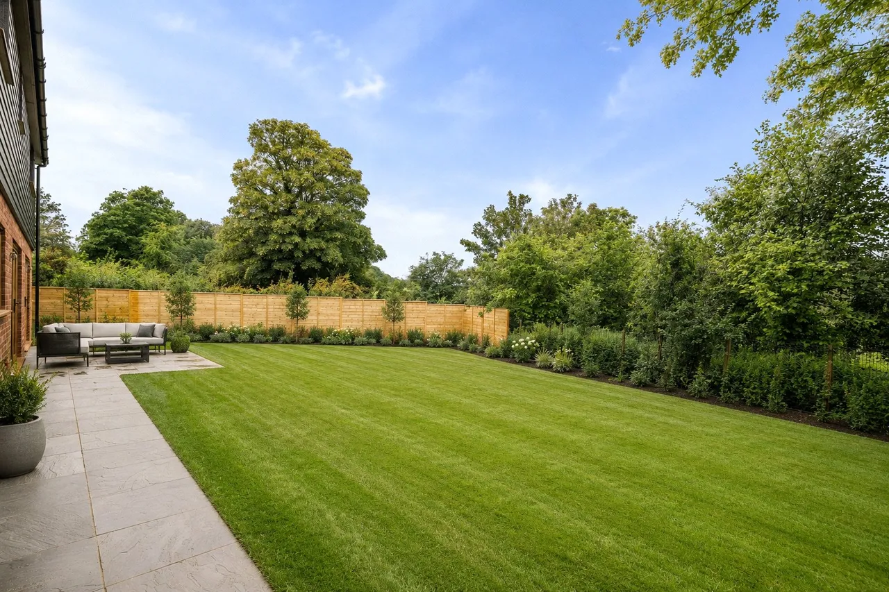 Odiham Road, Shalden, GU34 4QD, photo 9