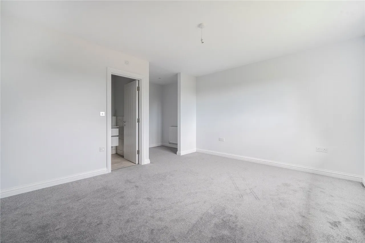 Odiham Road, Shalden, GU34 4QD, photo 12
