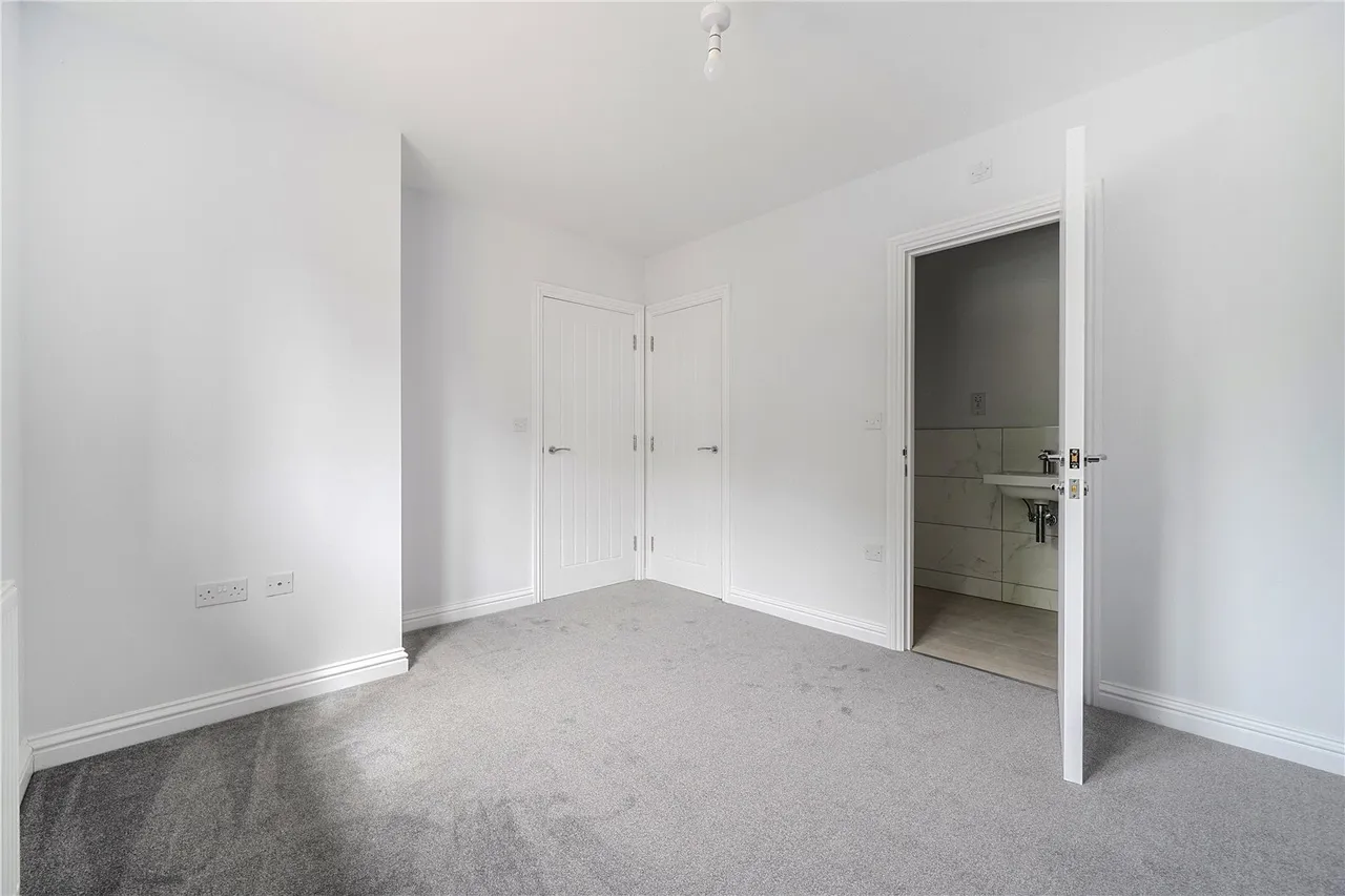 Odiham Road, Shalden, GU34 4QD, photo 11