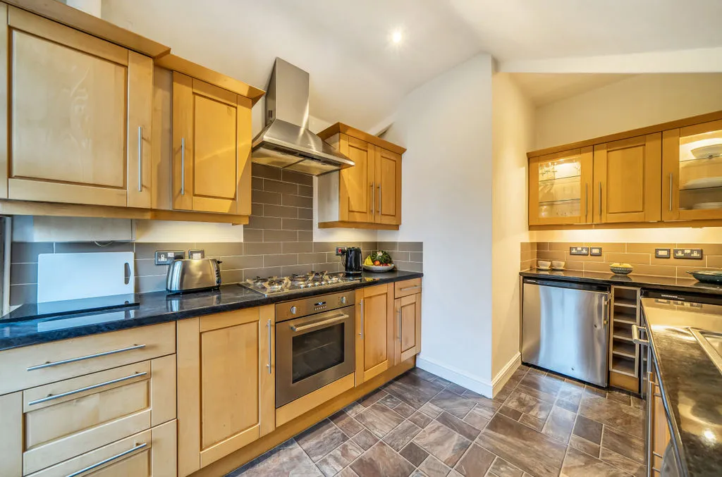 17 Hayes Lane, Kenley CR8 5LE, photo 4