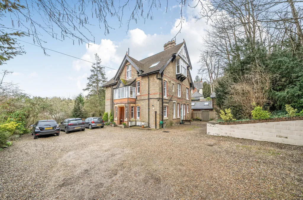 17 Hayes Lane, Kenley CR8 5LE, photo 2