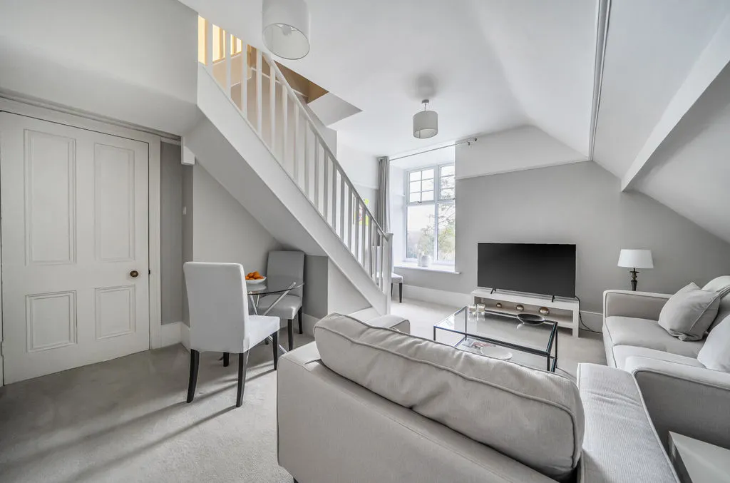 2 bed flat for sale — 17 Hayes Lane, Kenley CR8 5LE
