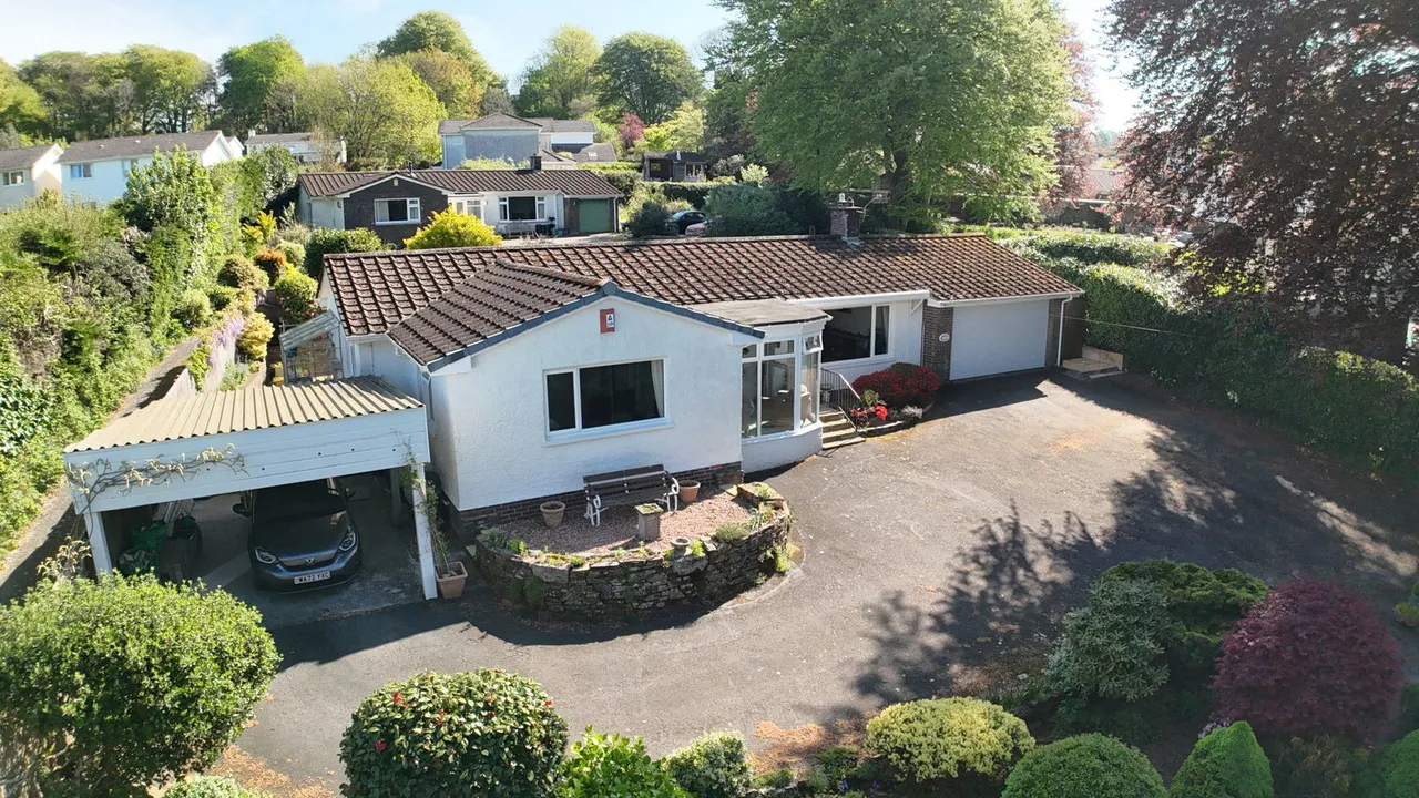 3 bed house for sale — Whitchurch Road, Tavistock, PL19 9DQ